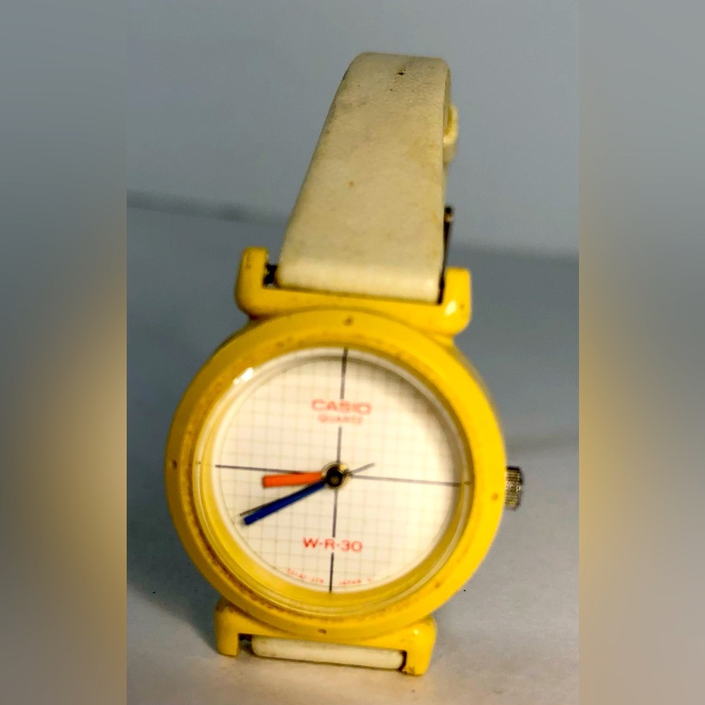 VTG Casio Quartz WR30 Japan Women’s Petitie Wrist Watch. Needs Battery. As Is